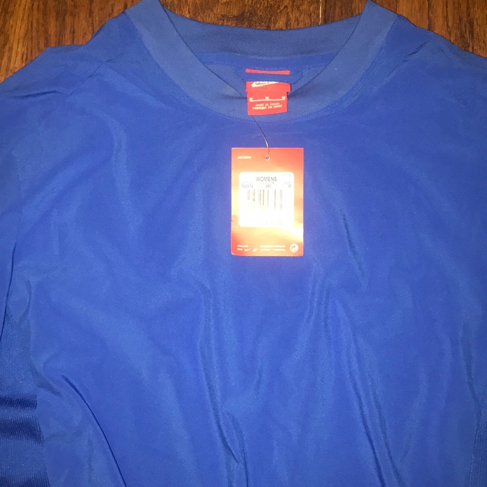 Nike - Picture 2 of 4